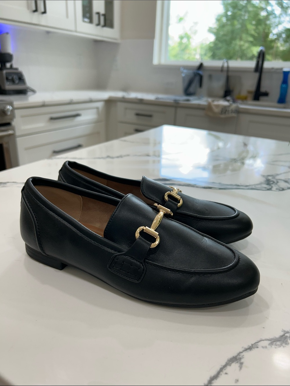 Like new - CUSHIONAIRE Women’s Loafers in Black